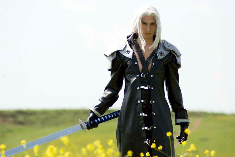 Illustration for article titled On Your Knees, I Want You To Beg for this Sephiroth Cosplay
